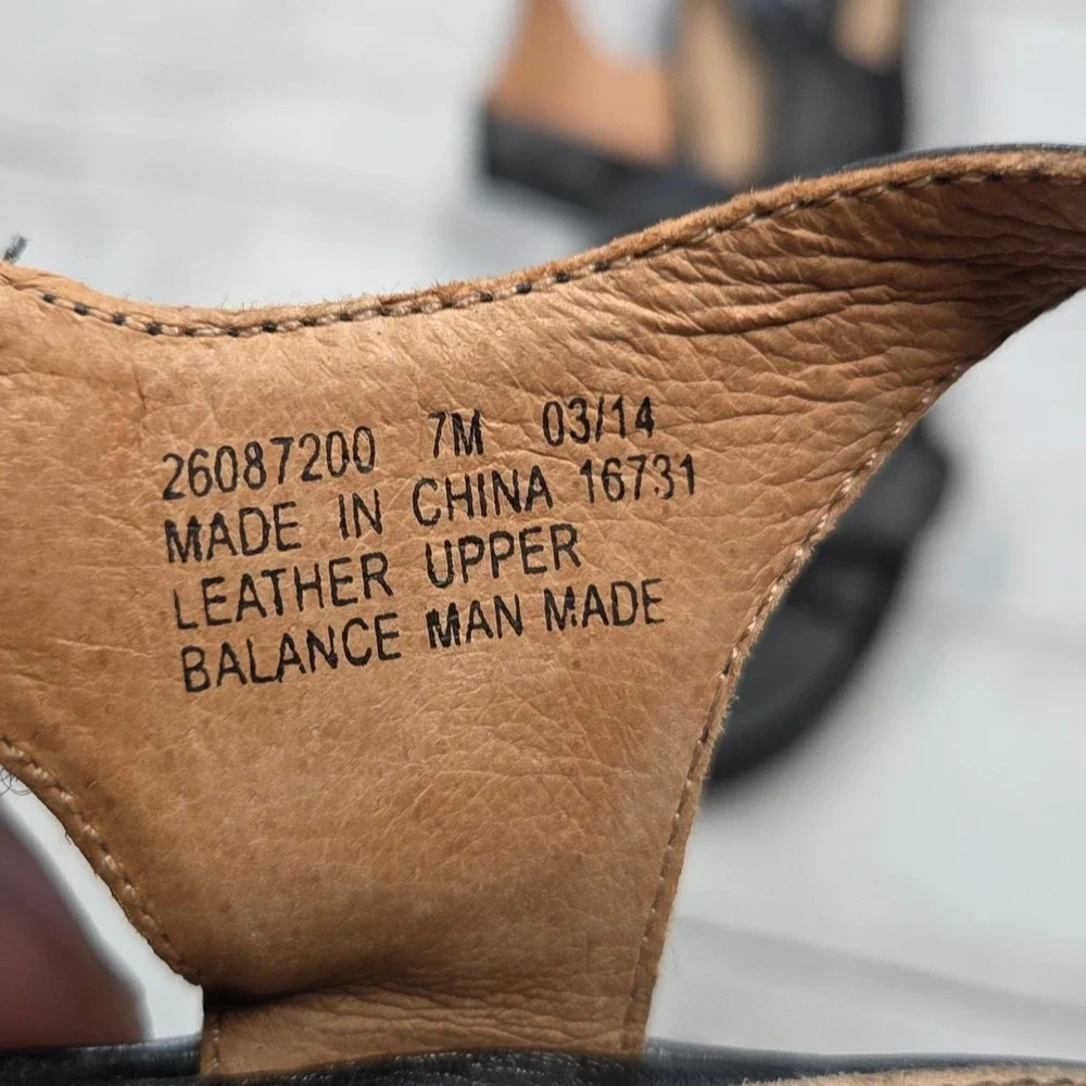 Clarks artisan black